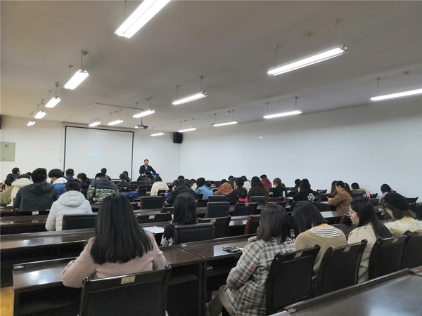 06ff15366aff462a82088cd9d106c760.jpg 主题班会会议现场.jpg