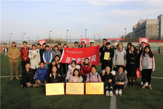 2f578e2311d144faa988f4b34b6ccd11.jpg 经管学院参赛选手合影留念.JPG