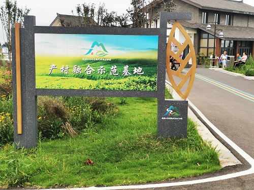 c80f82b3414f43ff917f9113ccddacb6.jpg 嘉峨茶谷1.jpg