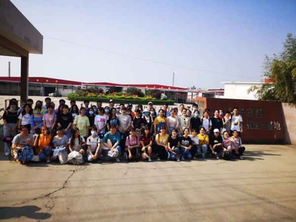 b1aca89b239f4cb88b96c56946573392.jpg 1参观陕西重兴菌业_副本.jpg