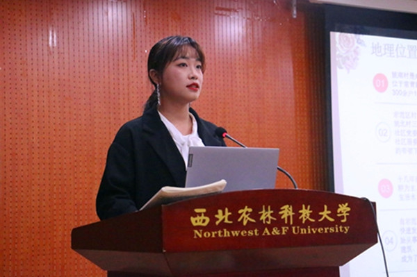 f766d14a55e546e9a021983805e854b9.jpg 宋莎莎做演讲_副本.jpg