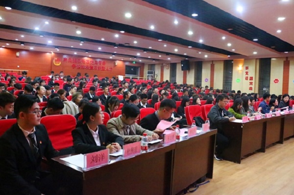 1c7f1c16b0ca4082a48243db4c7f8fa6.jpg 会议现场.jpg