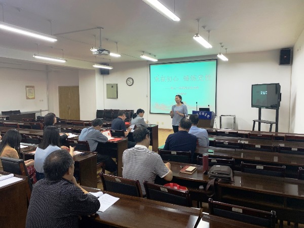 809e0cb5c2fd4fe48226f5ee0ccc2dcb.jpg 支部书记梁洪松同志主持会议.jpg