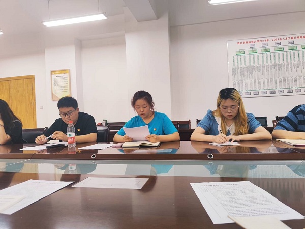 734fb0584cbf47aca6f0c49c6b3a5c74.jpg 党员代表史金玉分享学习心得.jpg