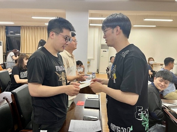 e2c14acdebe54b2390aad529fb19c89c.jpg 送祝福环节.jpg